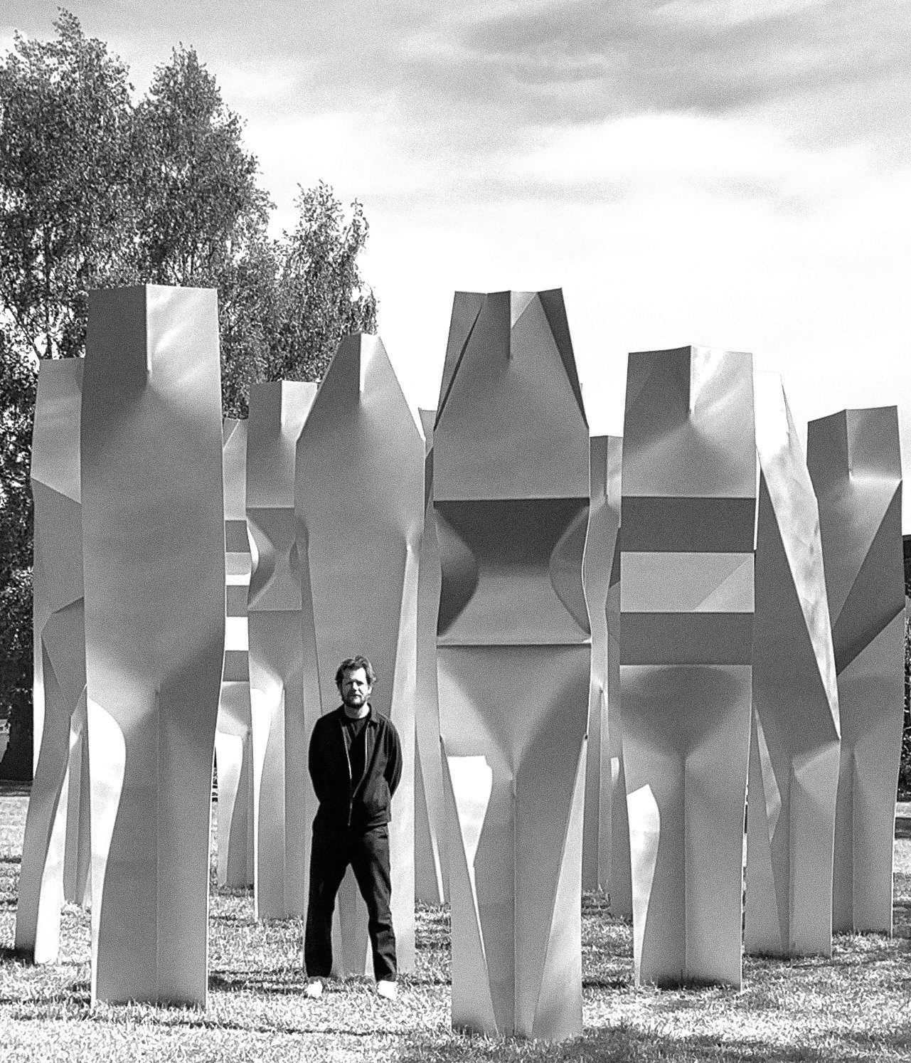 „Bifurkacje” Krzysztofa Renesa – rzeźba na granicy przemiany i wielości form