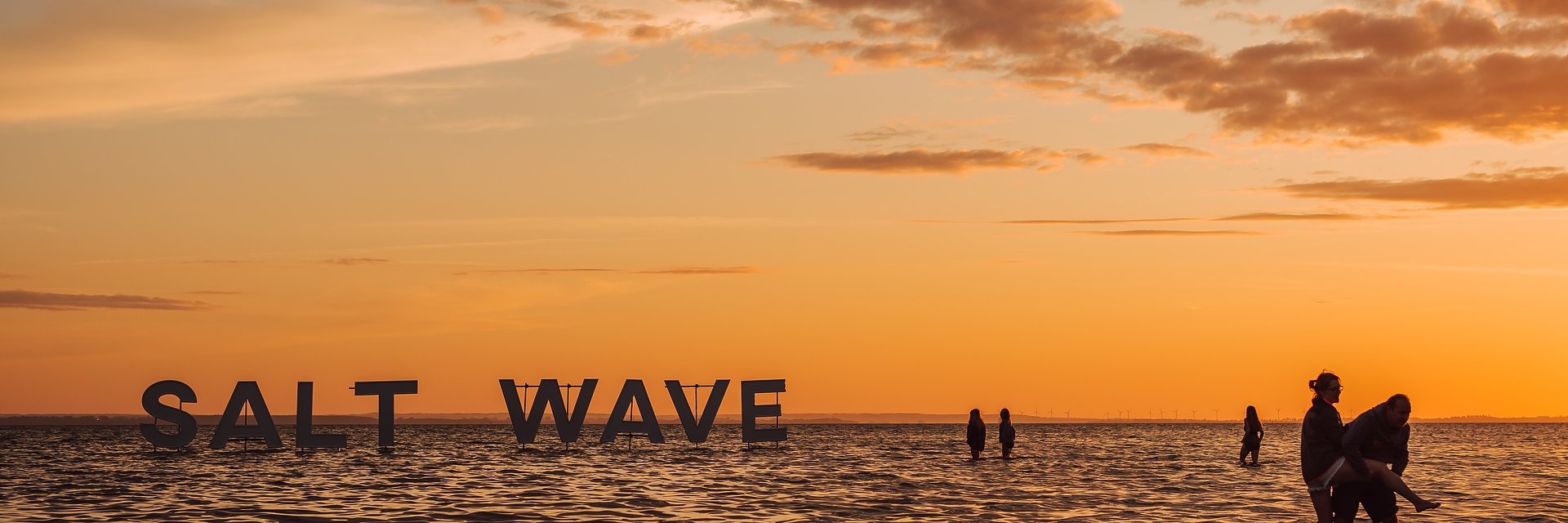 Z nami możesz więcej. Defender sponsorem tytularnym Salt Wave Festival. Do line-upu dołącza Salvatore Ganacci, Sokół i Kukon!