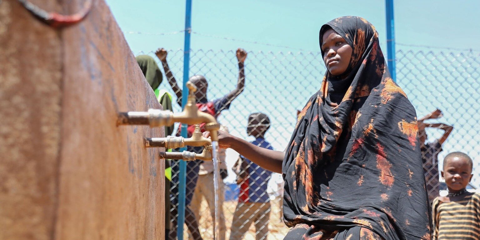 Wojna na Bliskim Wschodzie paraliżuje pomoc dla dzieci na całym świecie