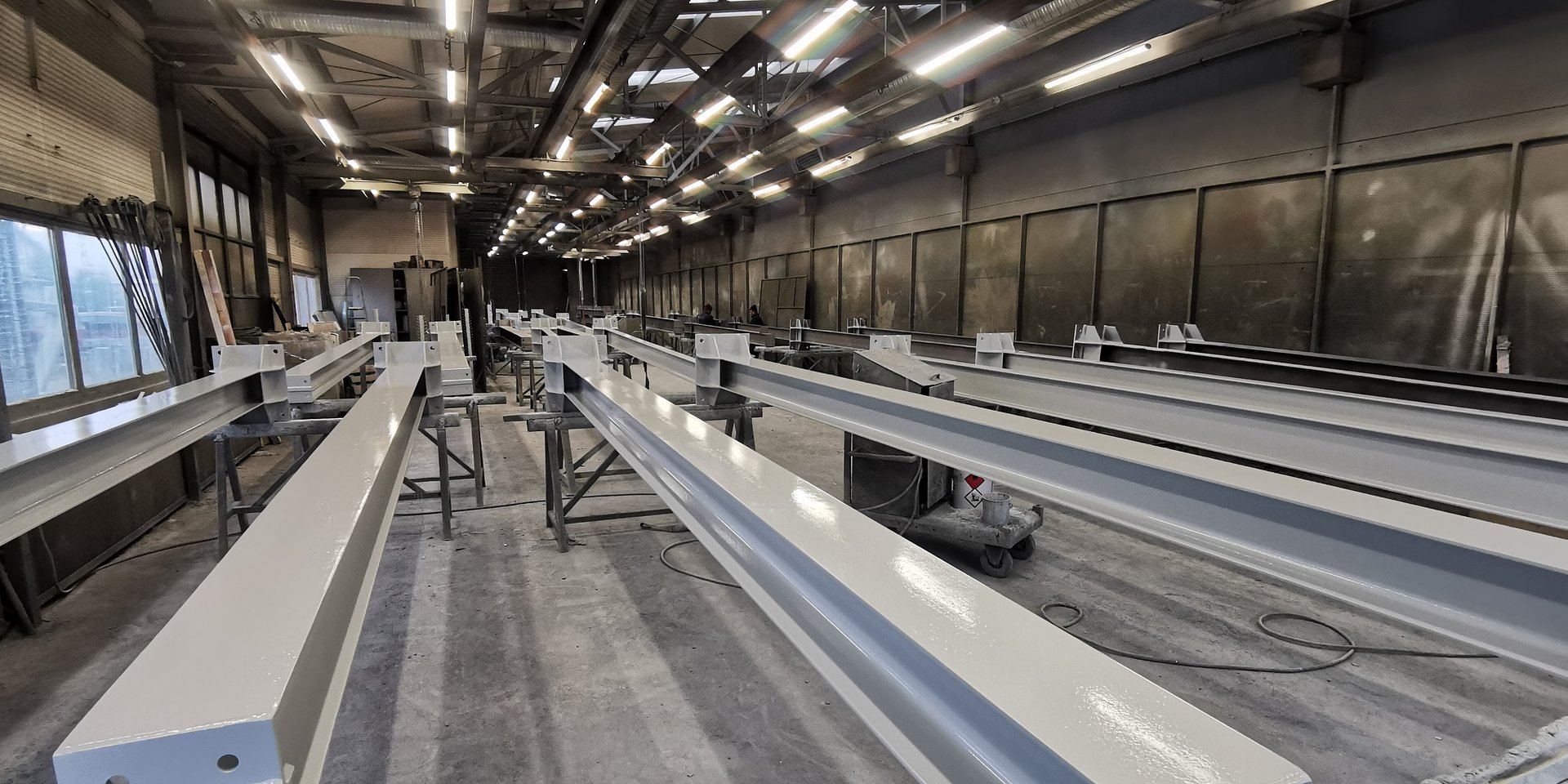 Własna malarnia proszkowa jako przewaga w czasach presji terminów i jakości