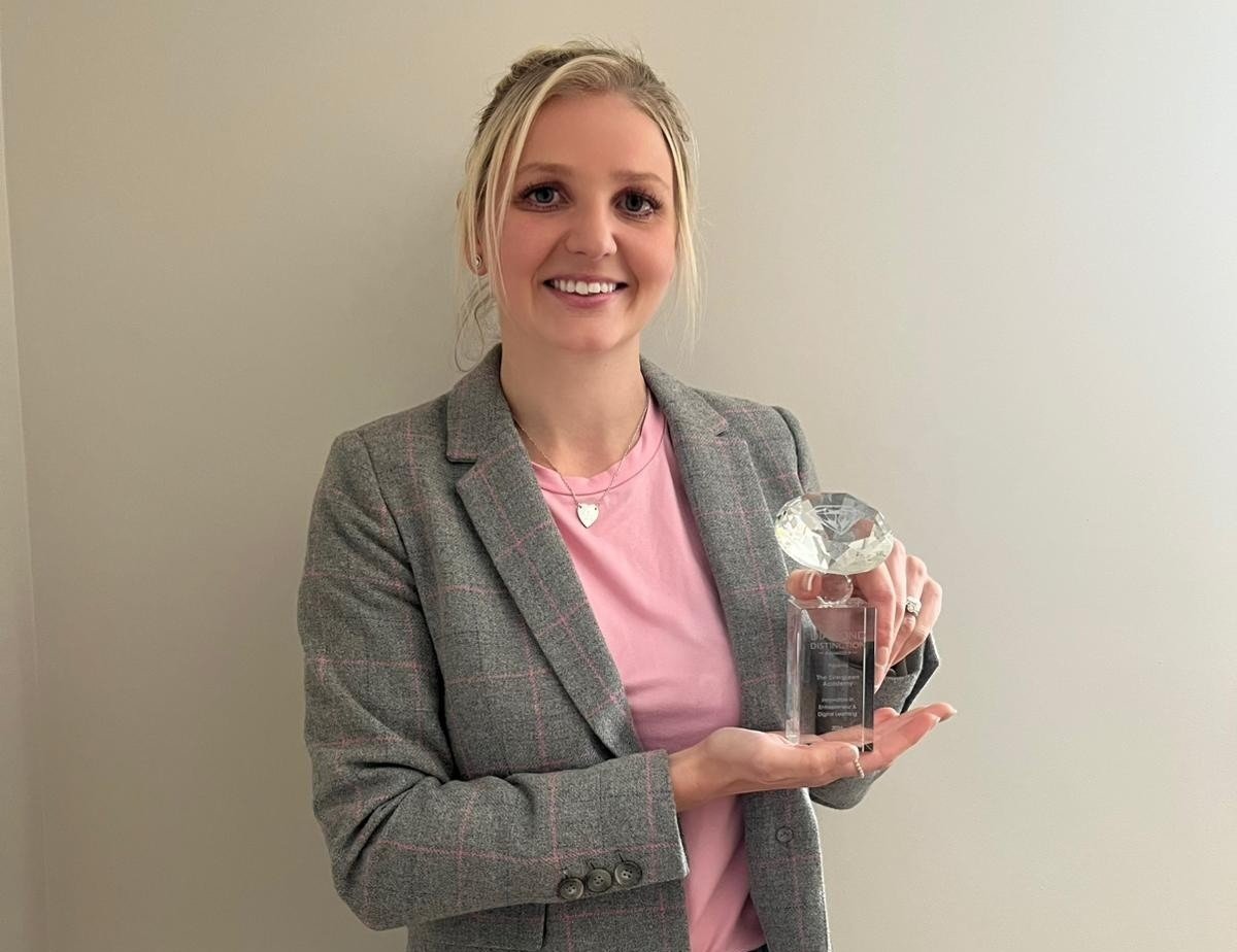 Lincolnshire Entrepreneur Wins Top Award for Shaking Up How People Build Online Businesses