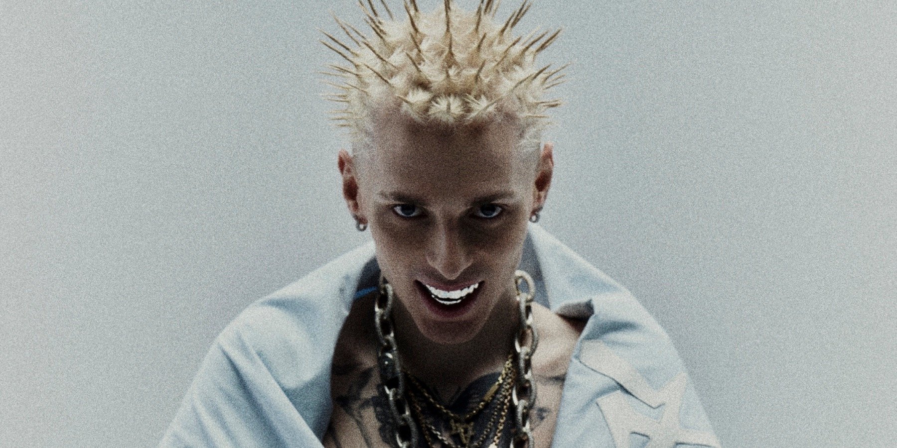 4 premierowe utwory w 12-minutowym wideo!