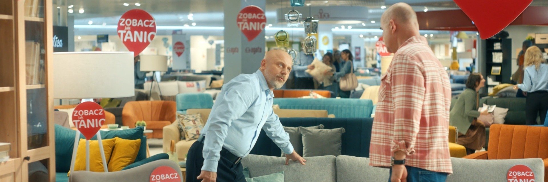 Agata promuje ofertę „Zobacz jak Tanio” w reklamie telewizyjnej