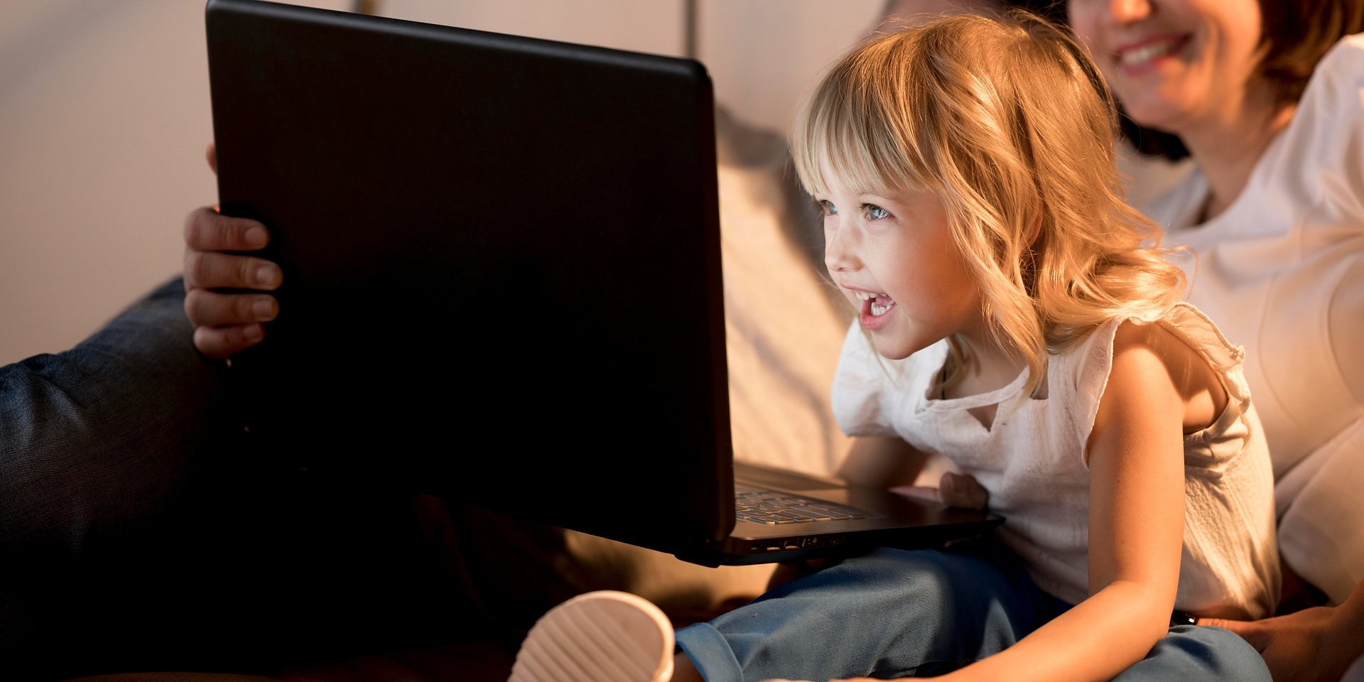 Ekran zamiast dialogu? Logopeda: to może spowalniać rozwój mowy