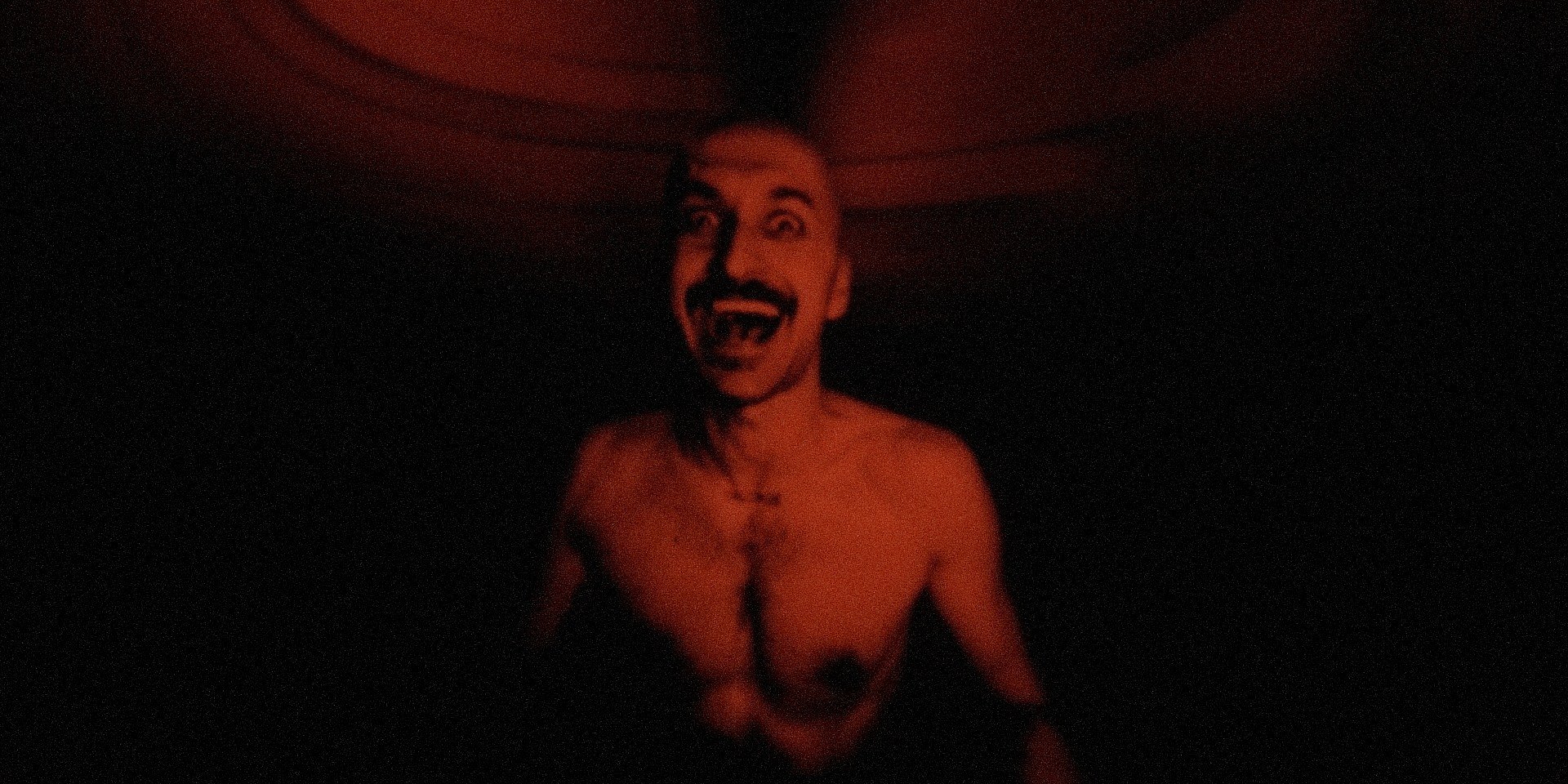 Uśmiech proszę! Wojciech Baranowski z kolejnym osobistym singlem i klipem we własnej reżyserii!