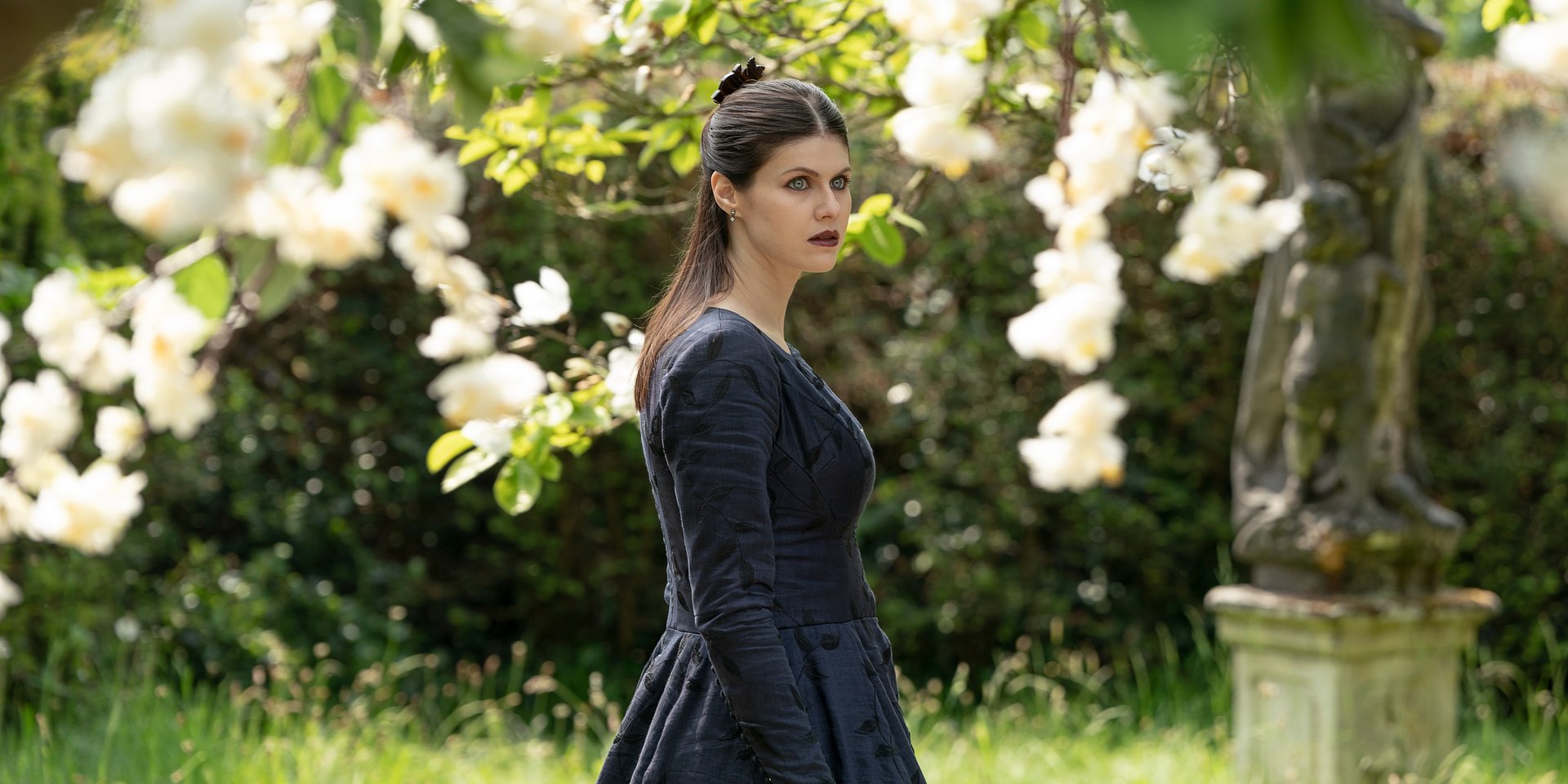 Granica między dobrem a złem staje się coraz mniej wyraźna. Drugi sezon serialu „Czarownice Mayfair” już 13 kwietnia w CANAL+