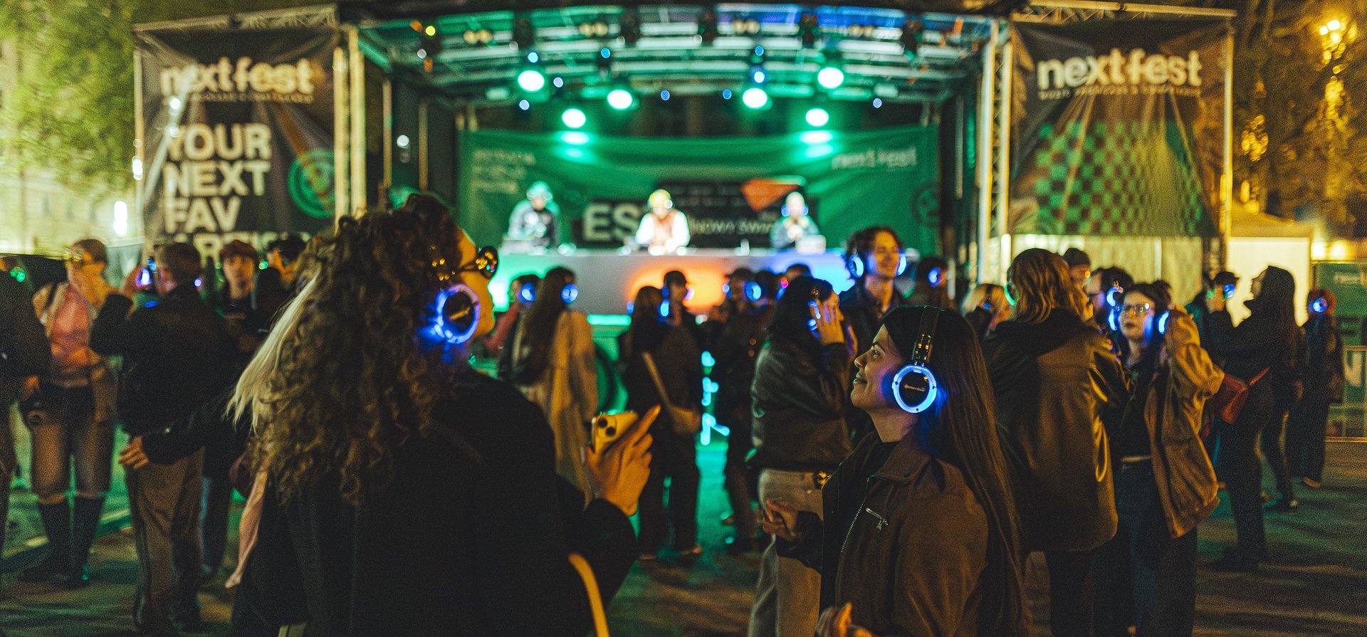 Sprawdź, co dzieje się między koncertami! Mapping, imprezowa bimba, silent disco i ponad 30 lokali partnerskich