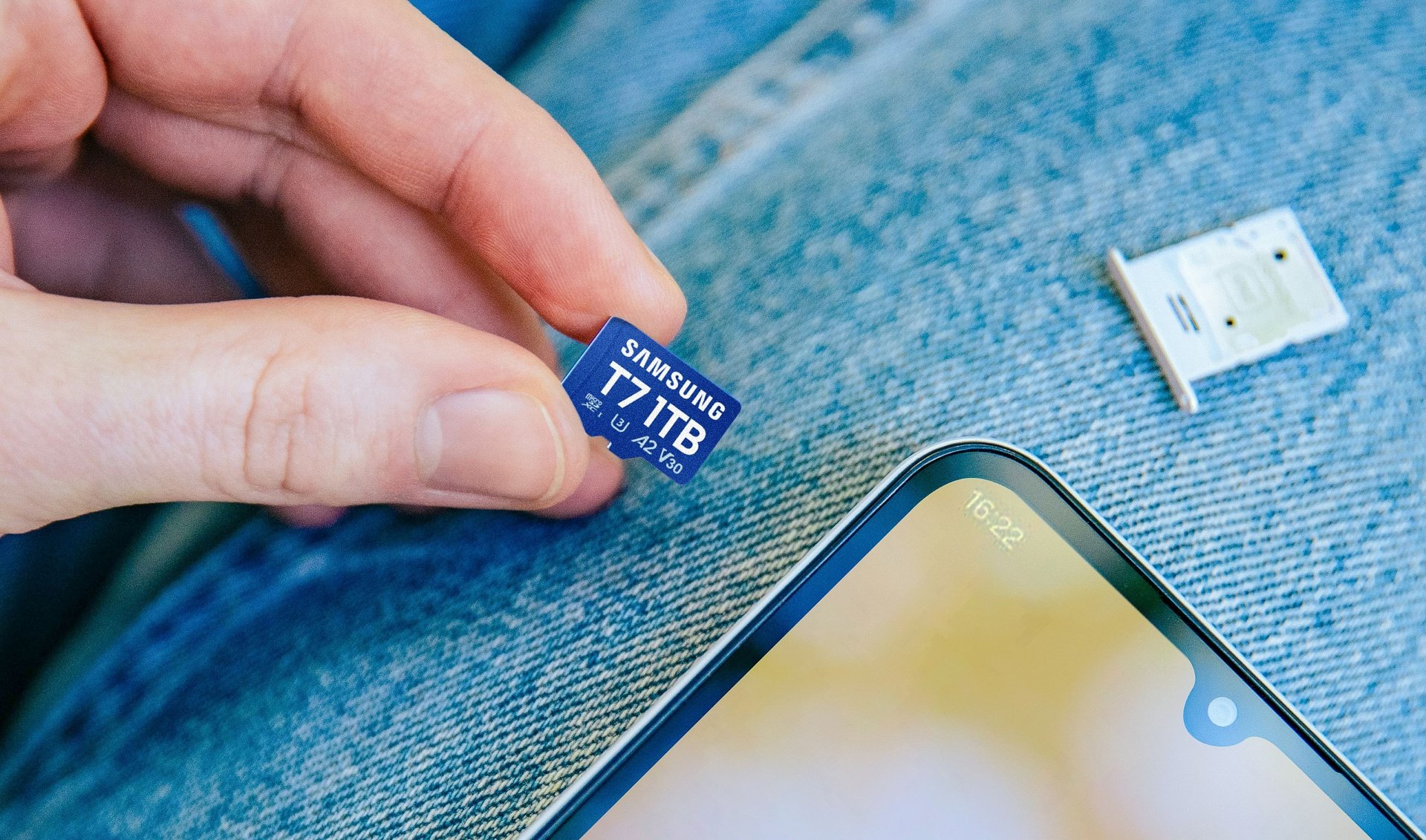Samsung разширява гамата си от сменяеми носители и пуска на пазарановите карти microSD T7 и T9