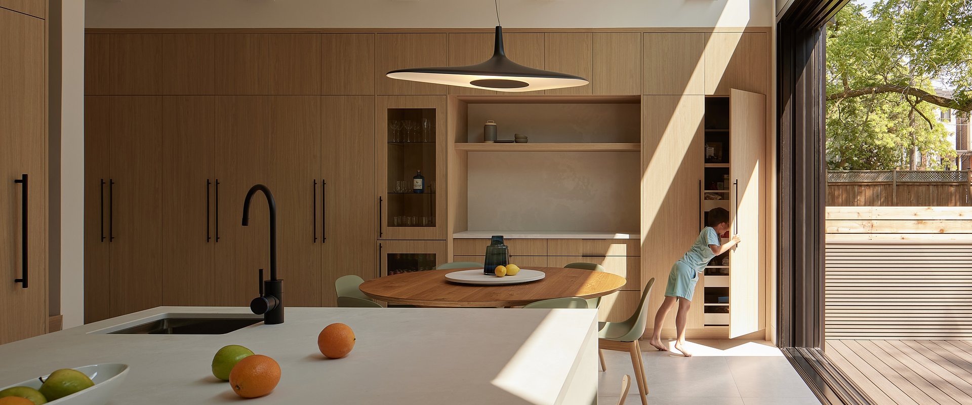 Architektura zmysłów. Jak struktury i autentyczne faktury definiują nowoczesne wnętrza?