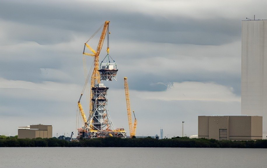 Sarens strengthens its role in the new era of space exploration by collaborating with NASA on the Artemis missions