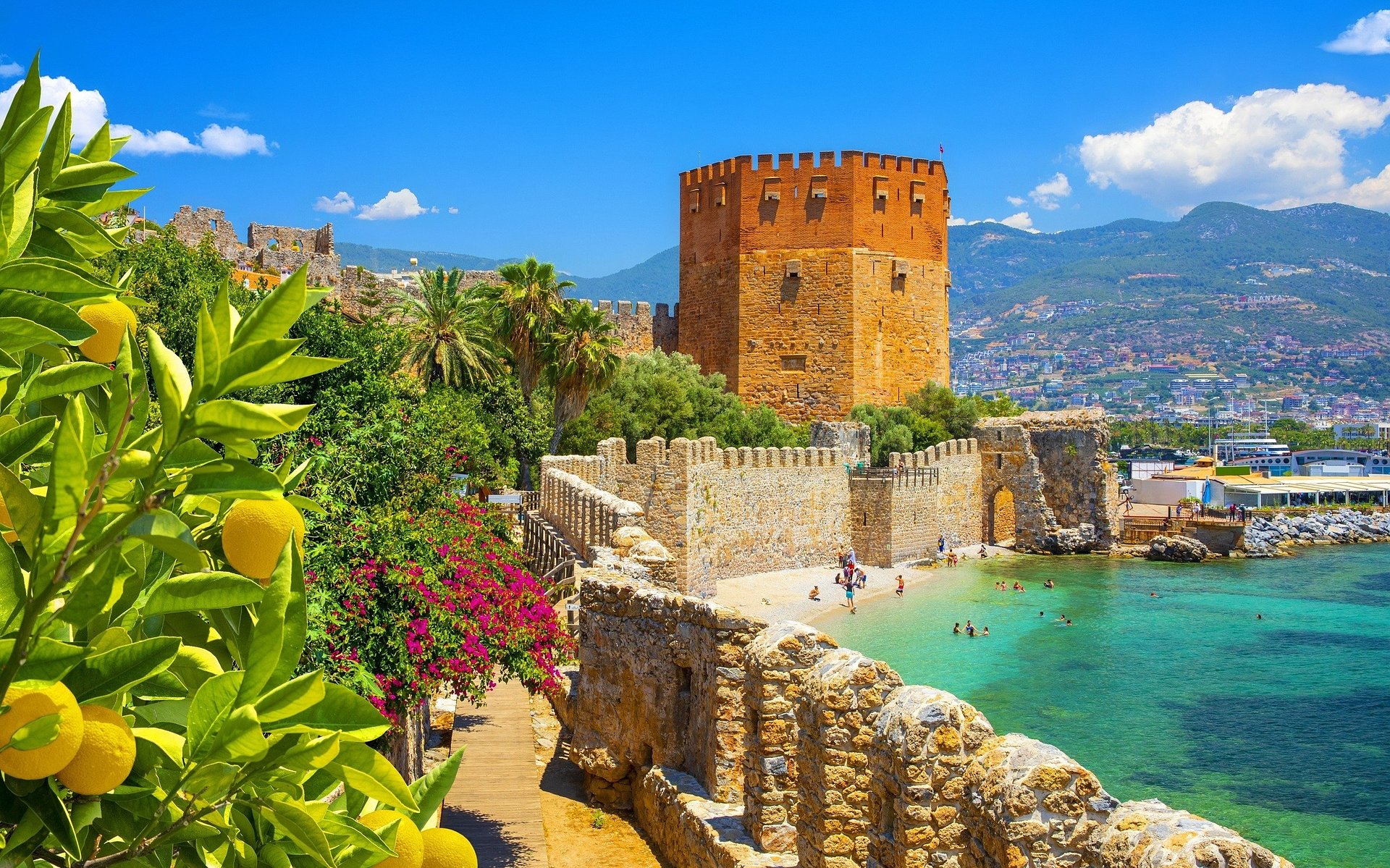 Turcja królową lata i długich weekendów. Polacy najchętniej wybierają ją na rodzinny wypoczynek