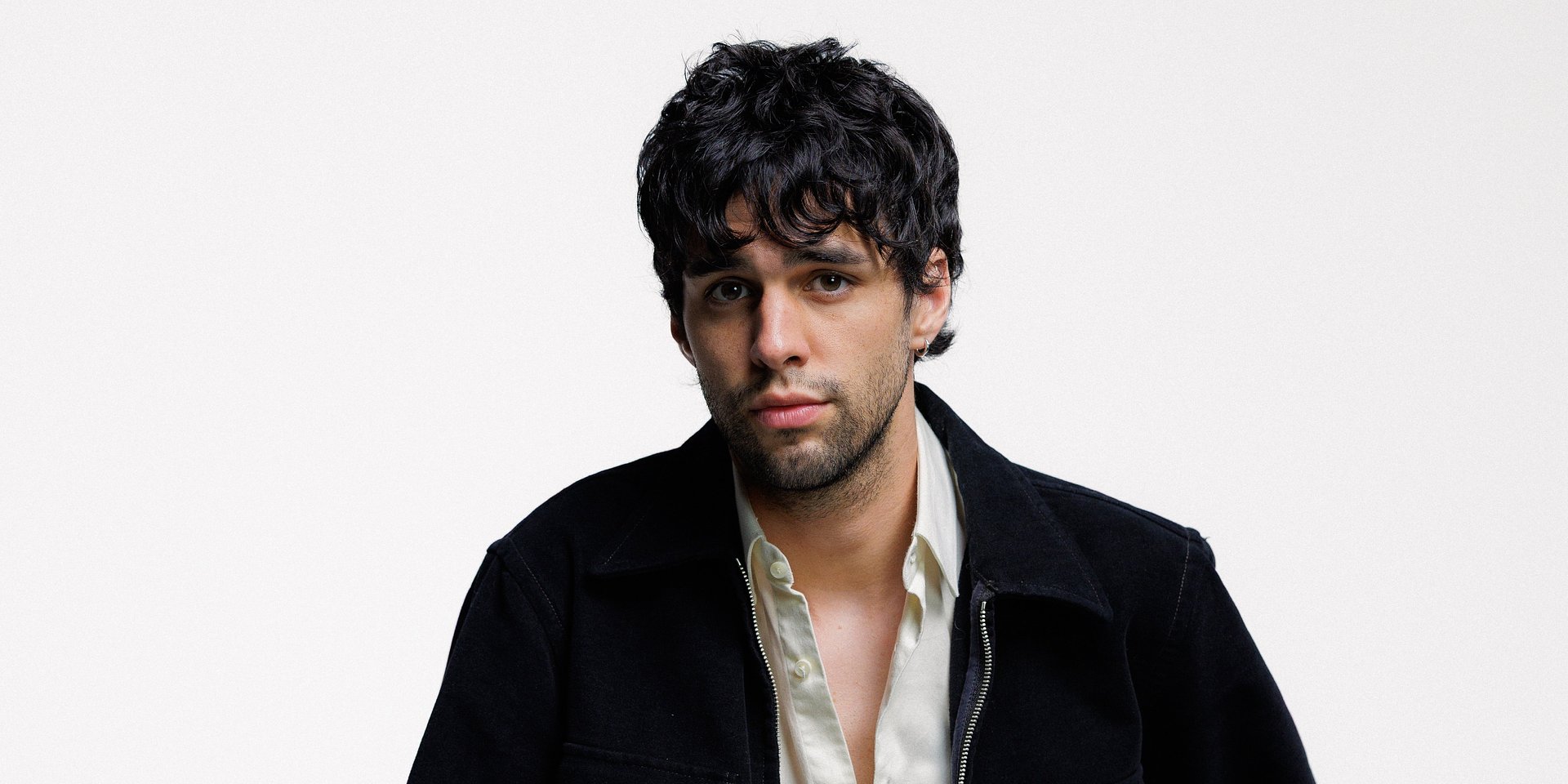 Stephen Sanchez dorzuca trzy grosze do opowieści o sile miłości w singlu „Chuck The Money”