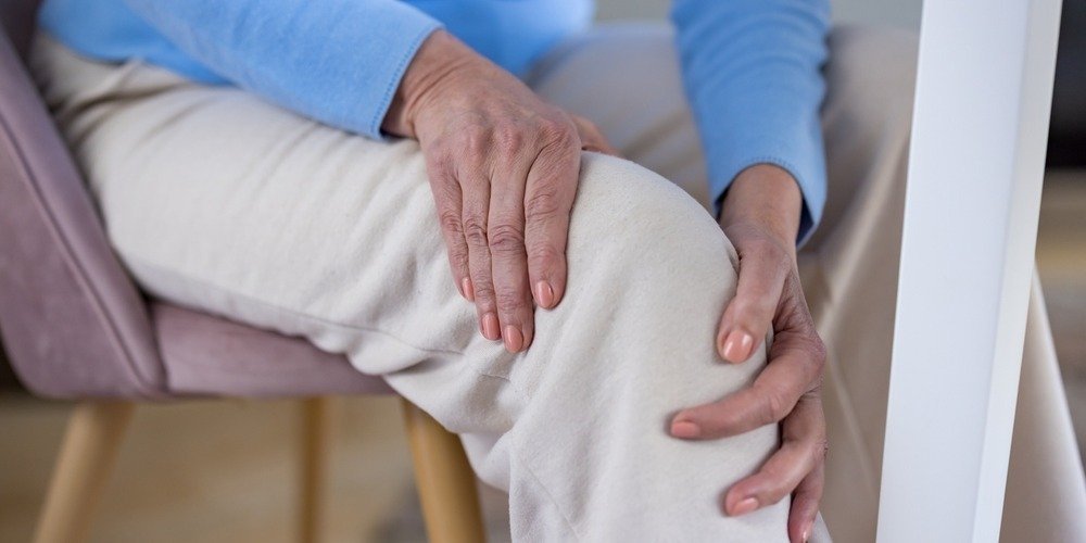 Czy „w pewnym wieku” kolana muszą boleć? Kiedy iść do ortopedy?