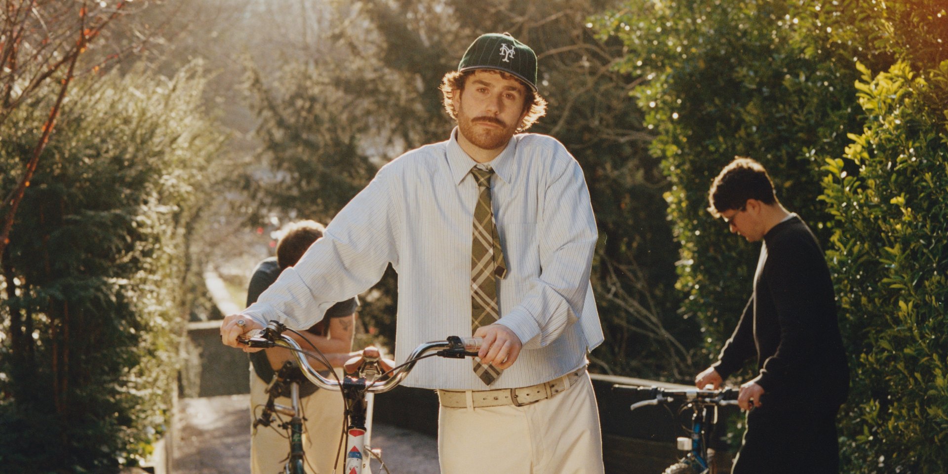 Sam Tompkins powraca z nostalgicznym singlem „Beauty Queen”