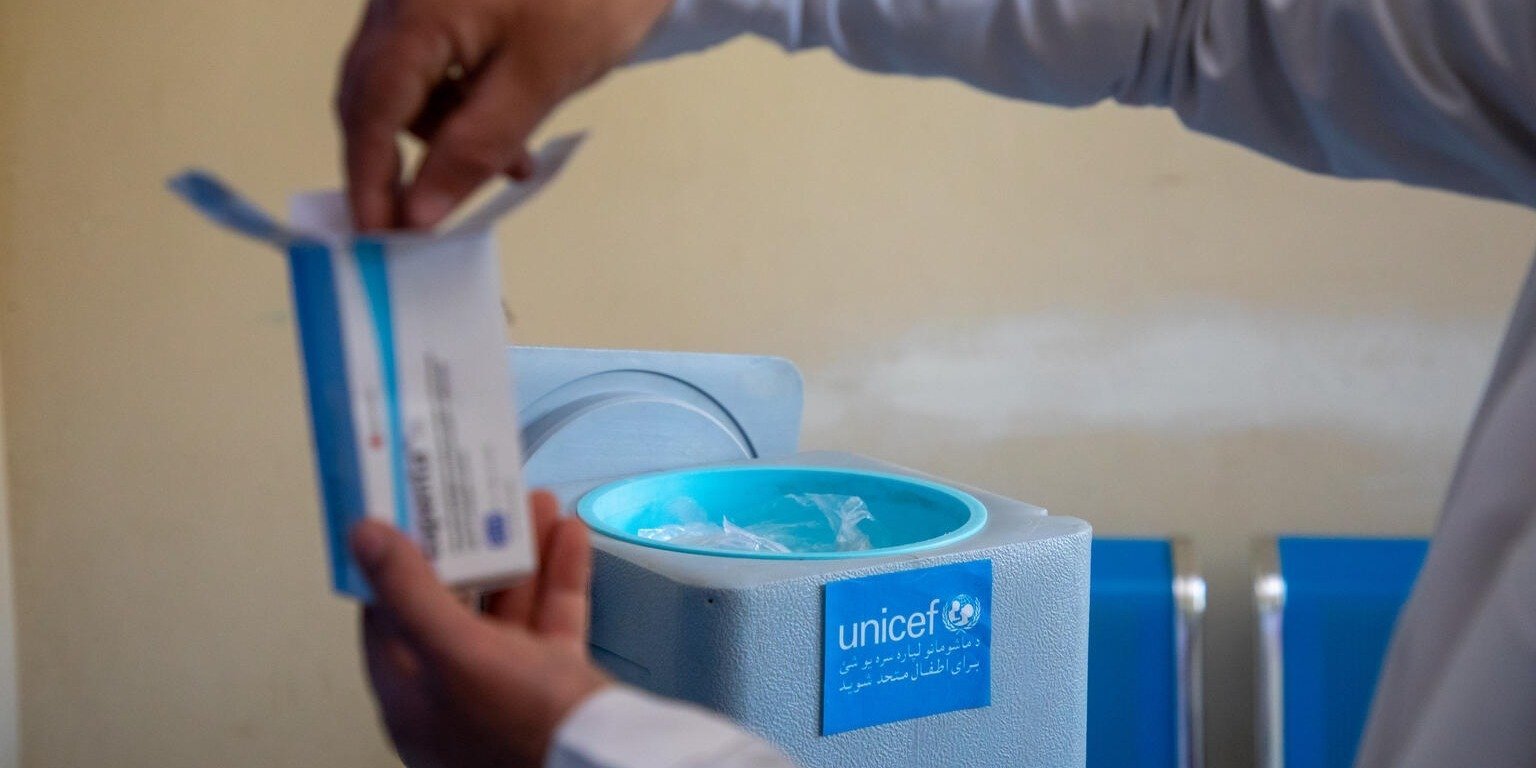 100 milionów szczepionek ratuje pokolenie dzieci po pandemii