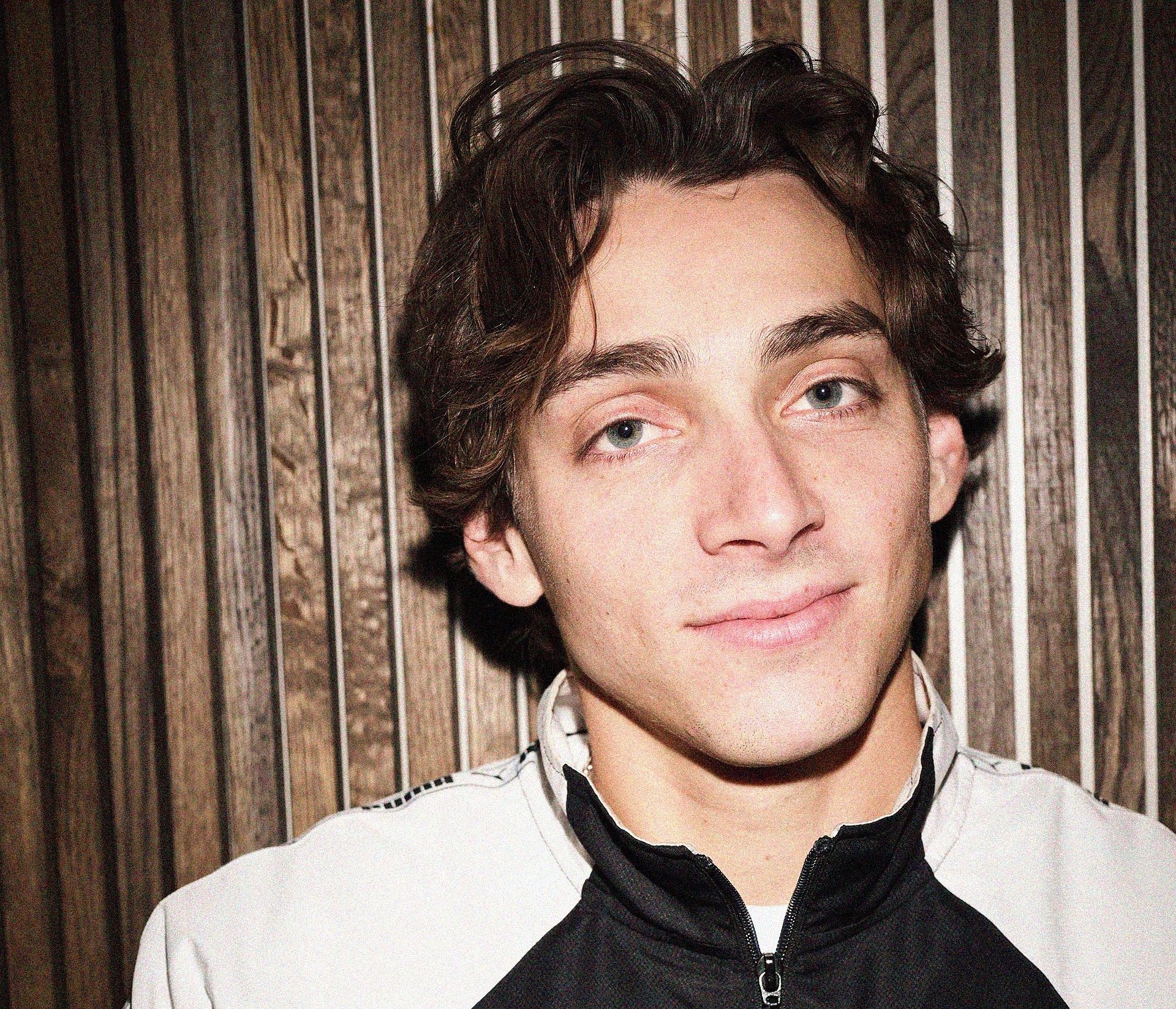 Mondo powraca z nowym singlem "Location"