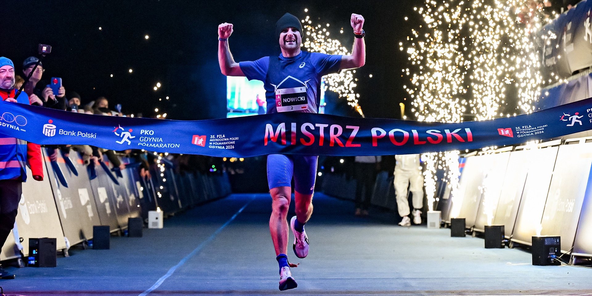 Adam Nowicki nowym Mistrzem Polski w półmaratonie. Na trasie &nbsp;PKO Gdynia Półmaratonu zawodnicy toczyli walkę ze sobą oraz... pogodą