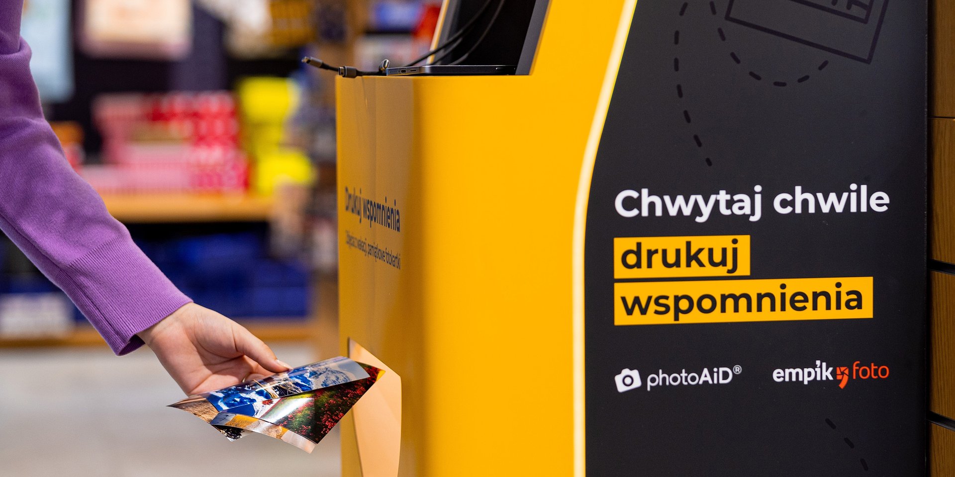 Foto Kioski Empiku przyciągają klientów. 100 nowych maszyn już w drugim kwartale