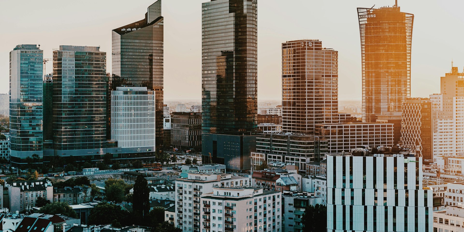 Stabilny popyt przy rekordowo niskiej powierzchni w budowie na warszawskiej mapie biurowej