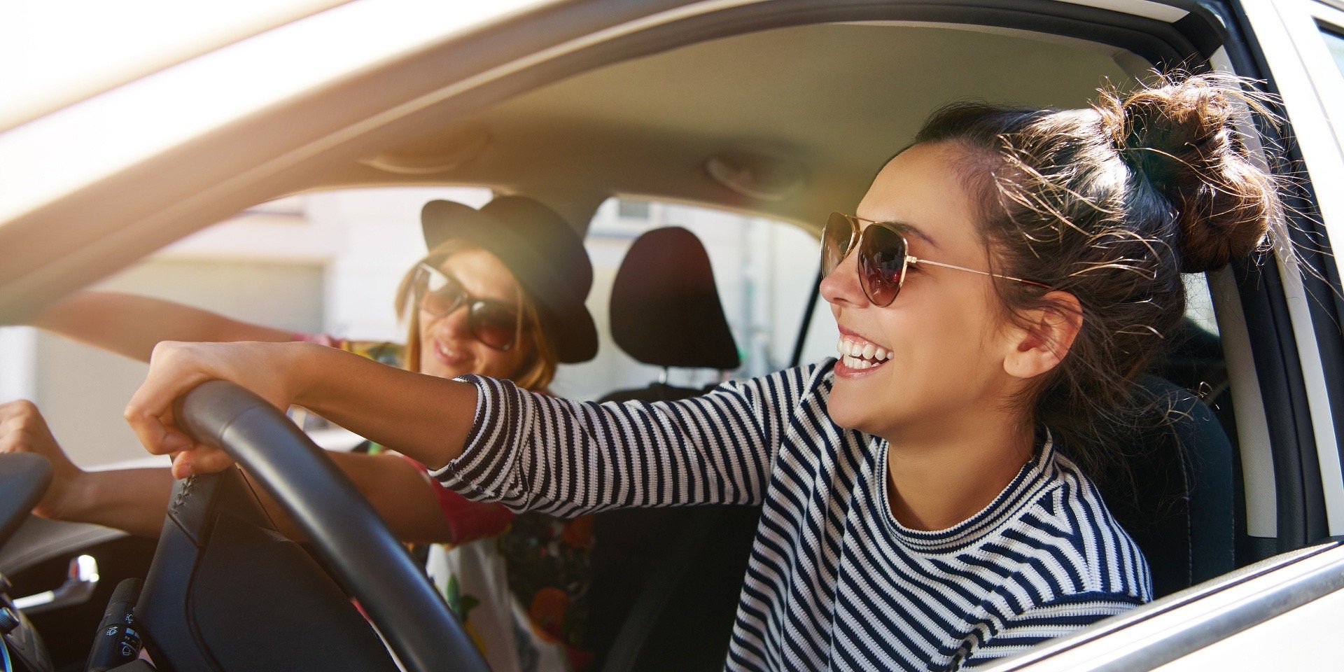 Passenger princess, DJ, a może nawigator? Znamy najczęstsze nawyki Polaków na fotelu pasażera