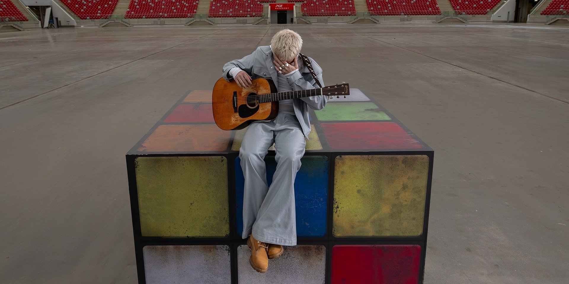 Mata z nowym akustycznym singlem „Echo" i teledyskiem Leona Korzyńskiego