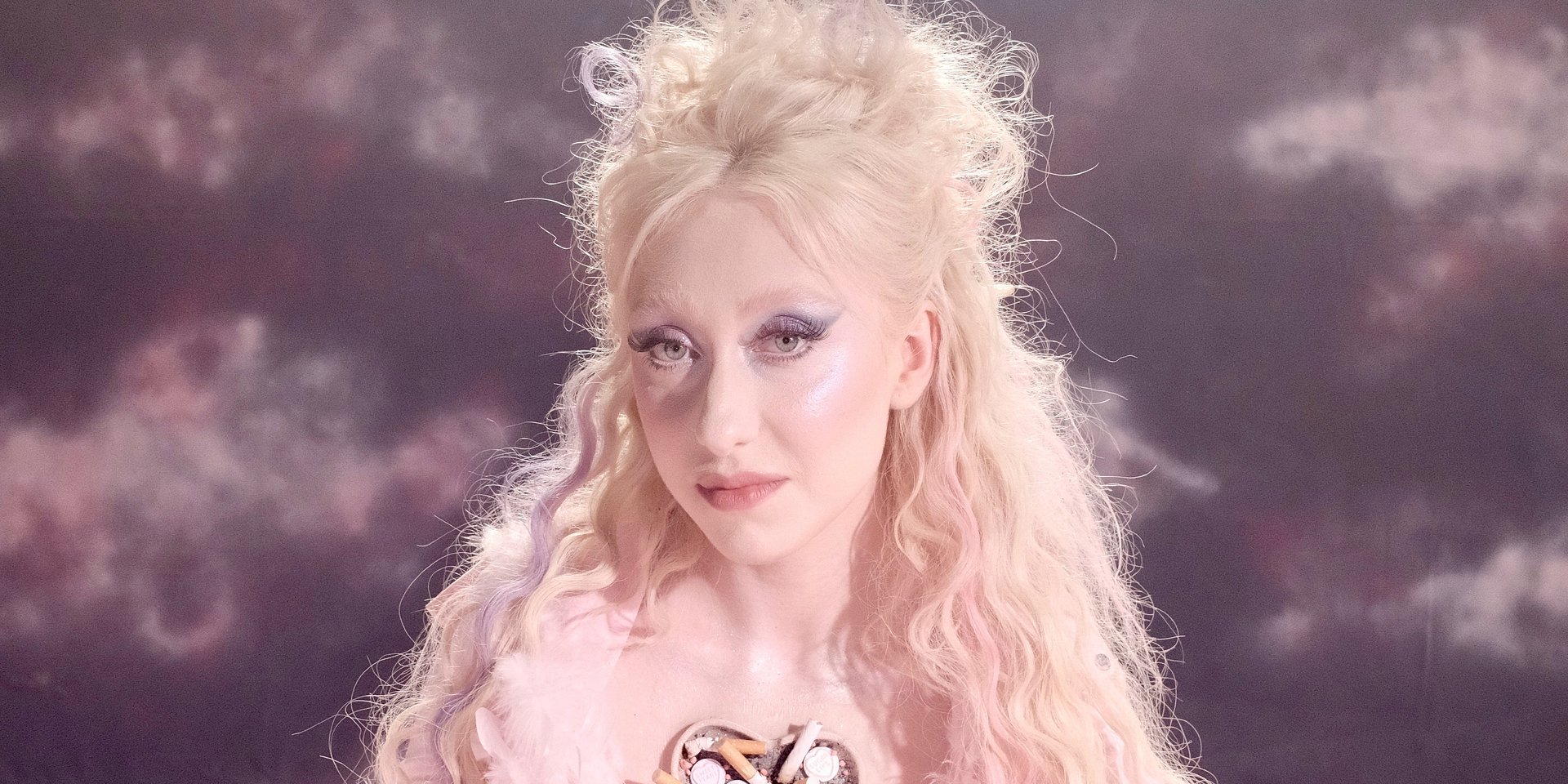 Luna prezentuje nowy singiel "Ashtray"