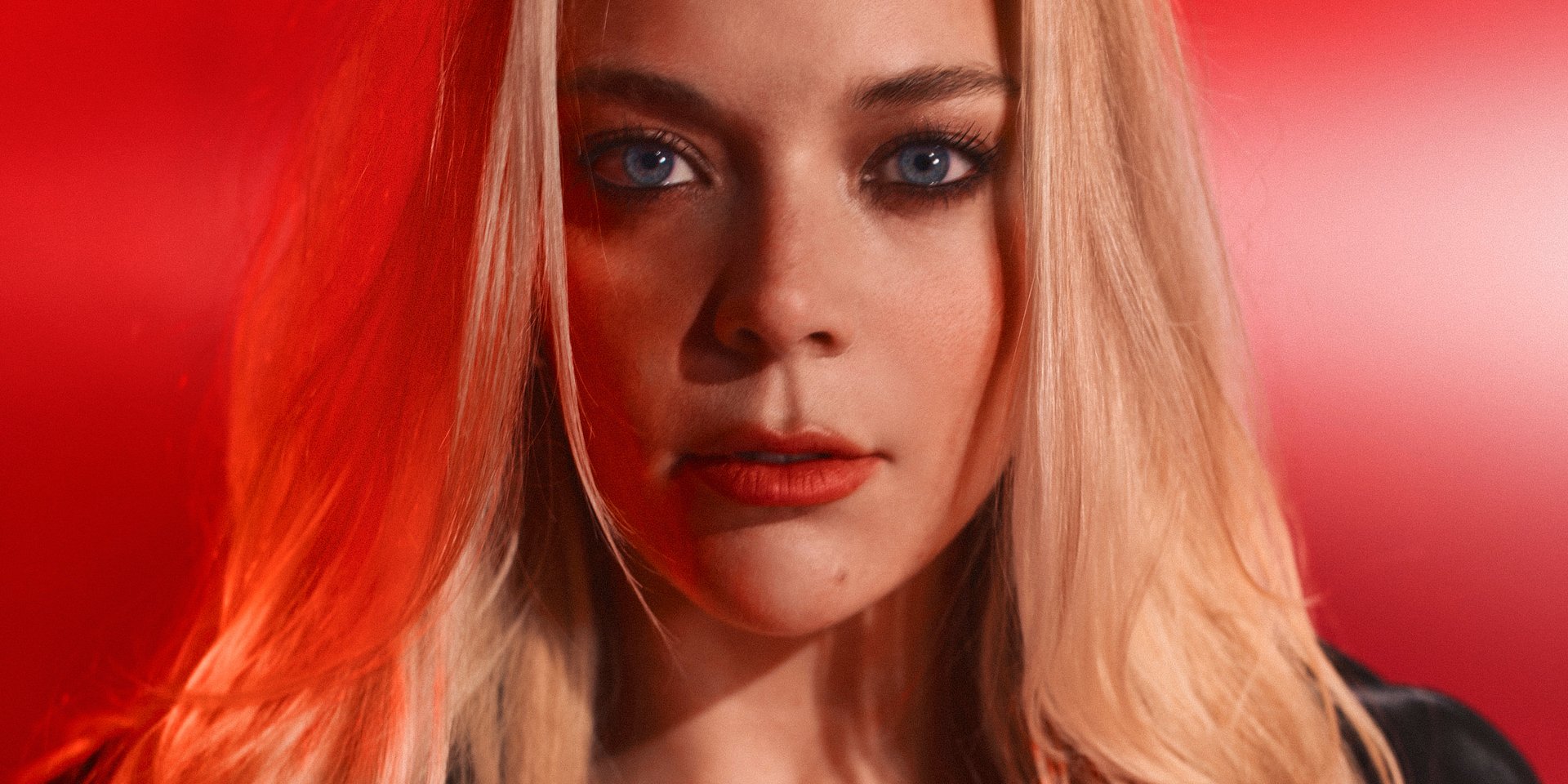 Becky Hill rozpoczyna nowy rozdział singlem „Hands On Me”