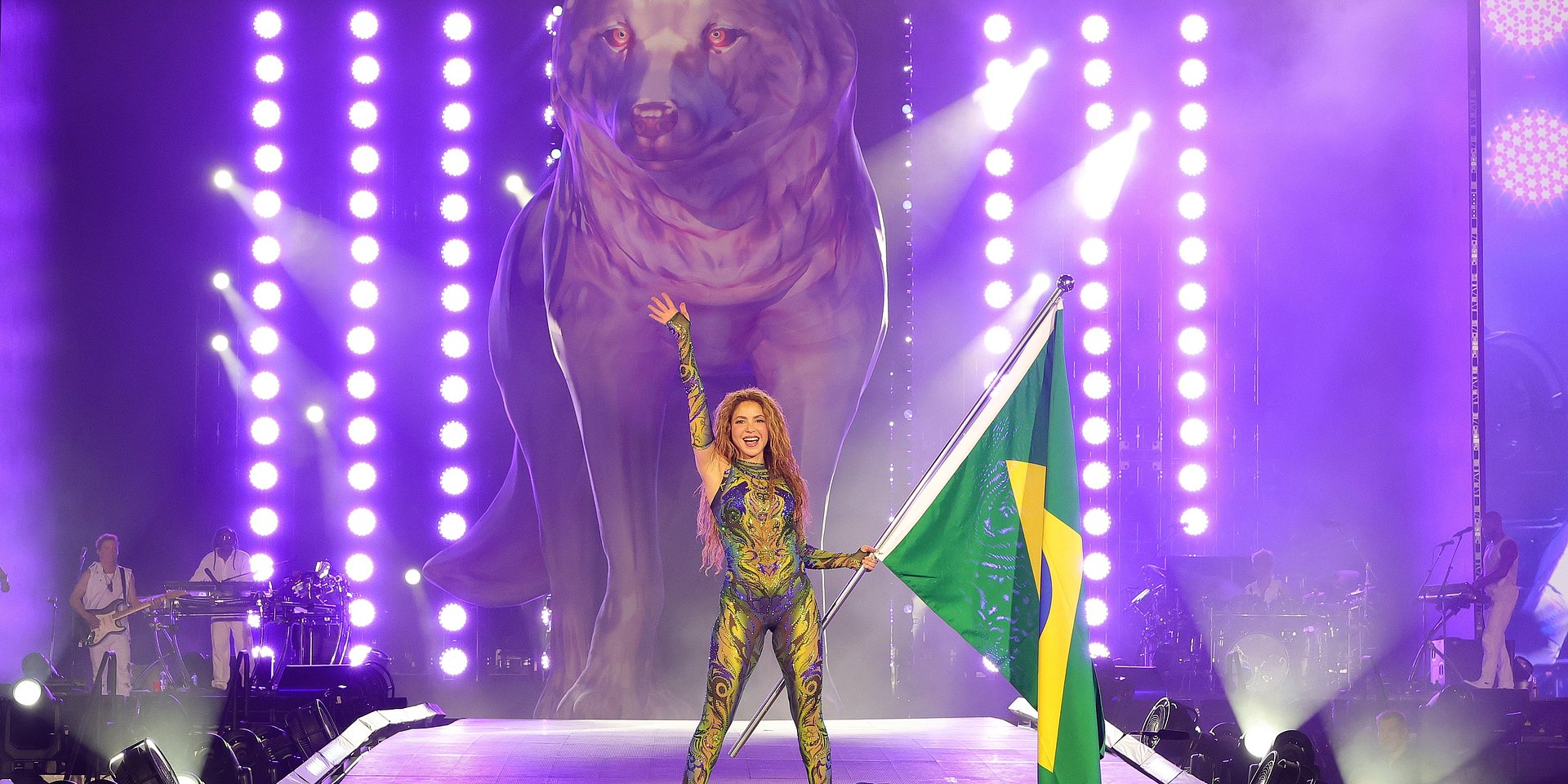SHAKIRA PŘILÁKALA NA PLÁŽ COPACABANA VÍCE NEŽ 2 MILIONY FANOUŠKŮ