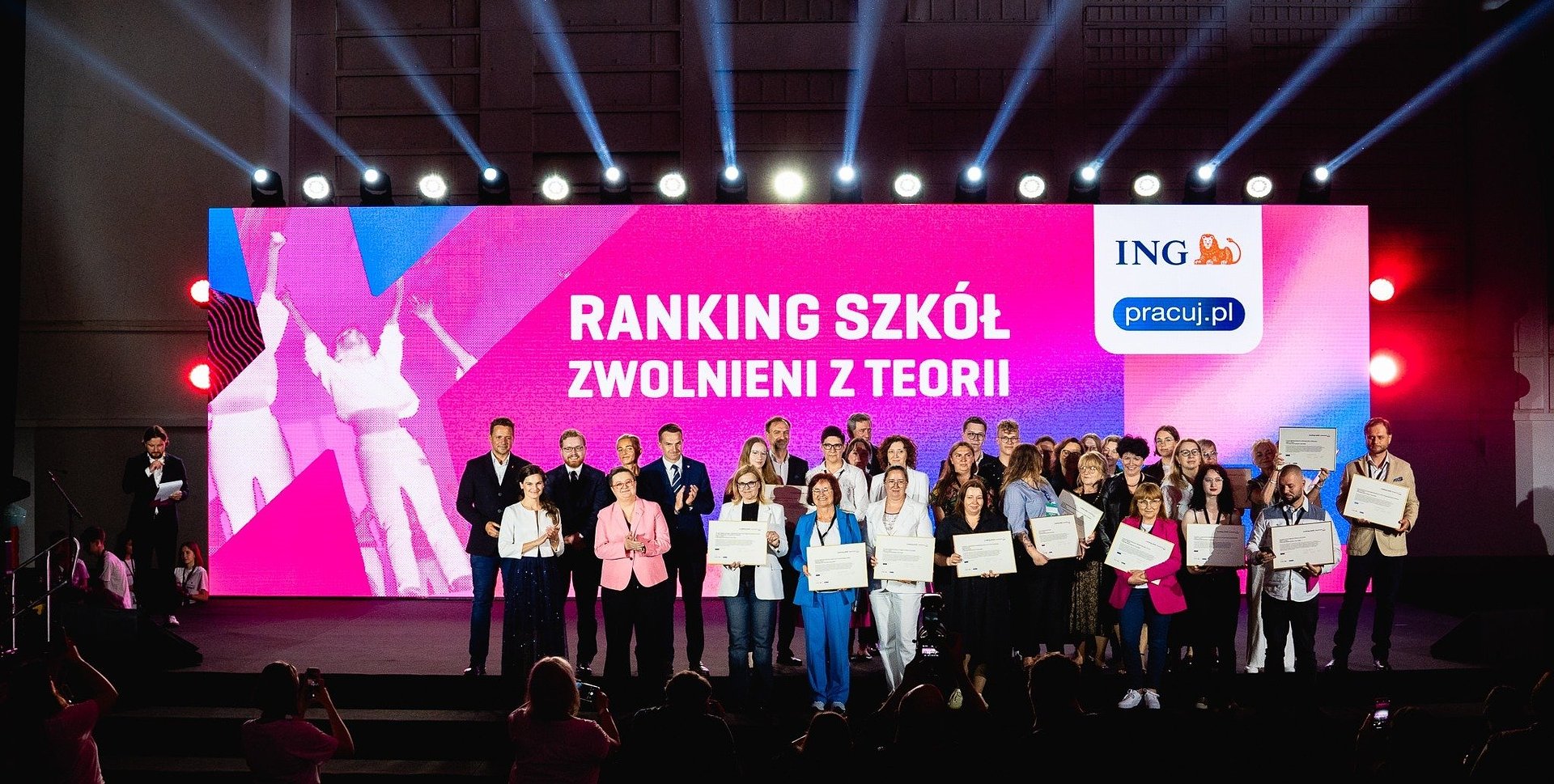 Liceum ze Słupska zajęło 3. miejsce w ogólnopolskim Rankingu Szkół Zwolnieni z Teorii 2026. Łącznie dwie placówki z woj. pomorskiego znalazły się wśród 20 najlepszych szkół ponadpodstawowych w Polsce