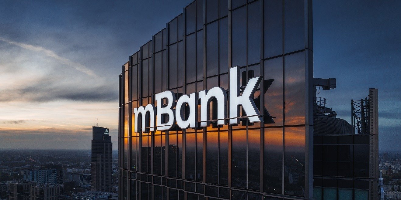 Jedno spojrzenie w aplikację zamiast rozmowy z oszustem. mBank wprowadza dodatkowe zabezpieczenie klientów