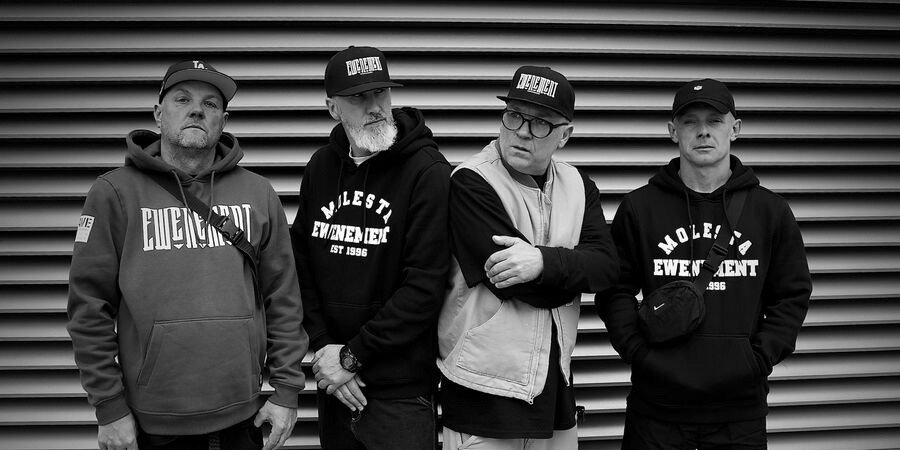 Molesta Ewenement prezentuje nowy singiel „16 LITER” i jednocześnie zaprasza na wyjątkowy jubileuszowy koncert z okazji 30-lecia zespołu, który odbędzie się 27 czerwca na Letniej Scenie Progresji.