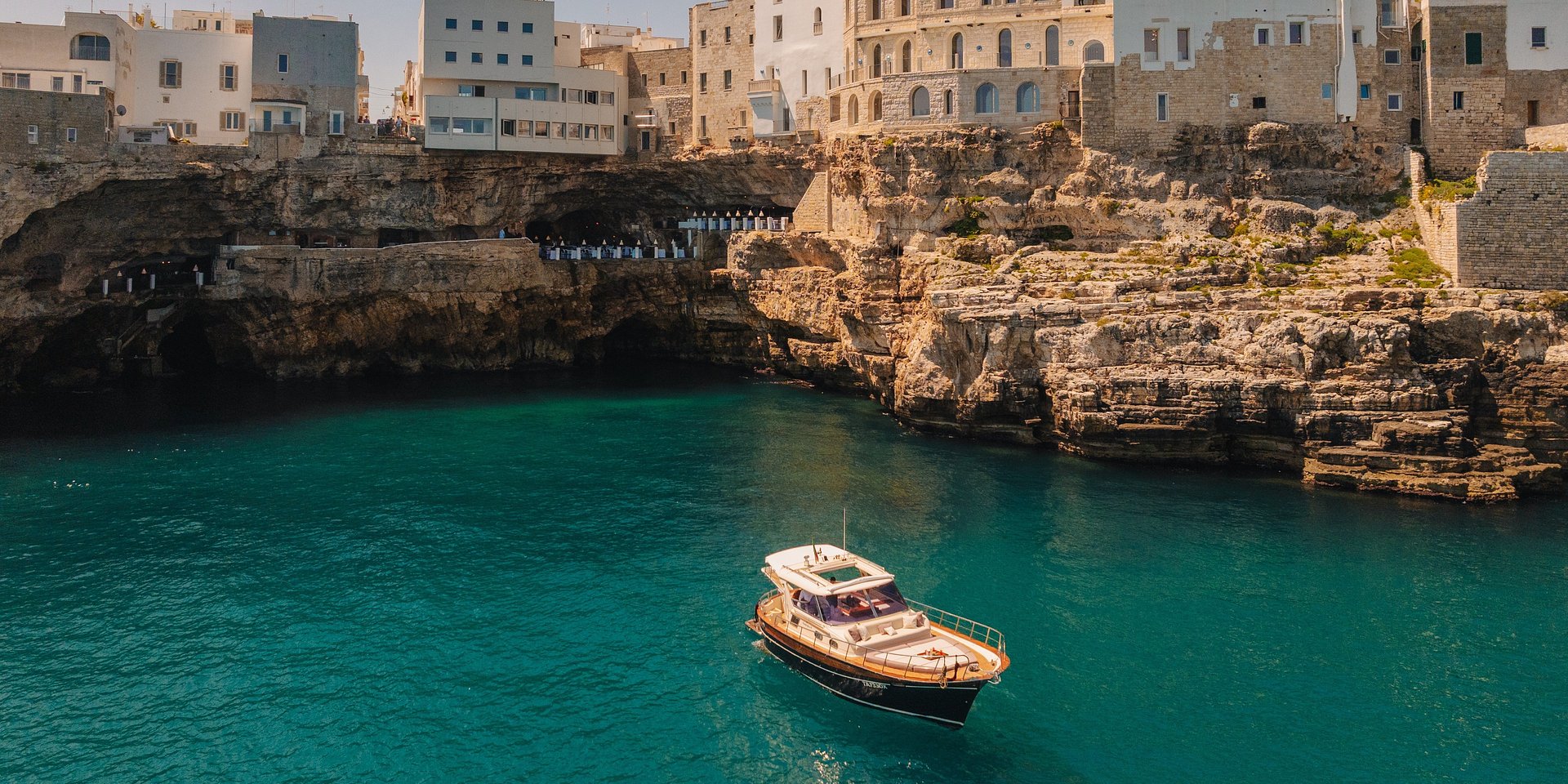 Puglia Paradise lancia “Moments at Sea”: la nuova frontiera dell’ospitalità in mare con il gozzo PIA