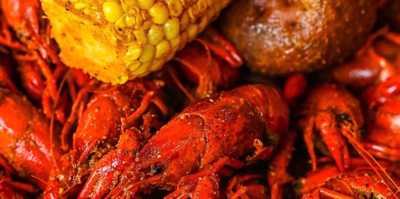 Twist & Pinch Returns to Smashin Crab With Crawfish Price Drops and Seasonal Offerings