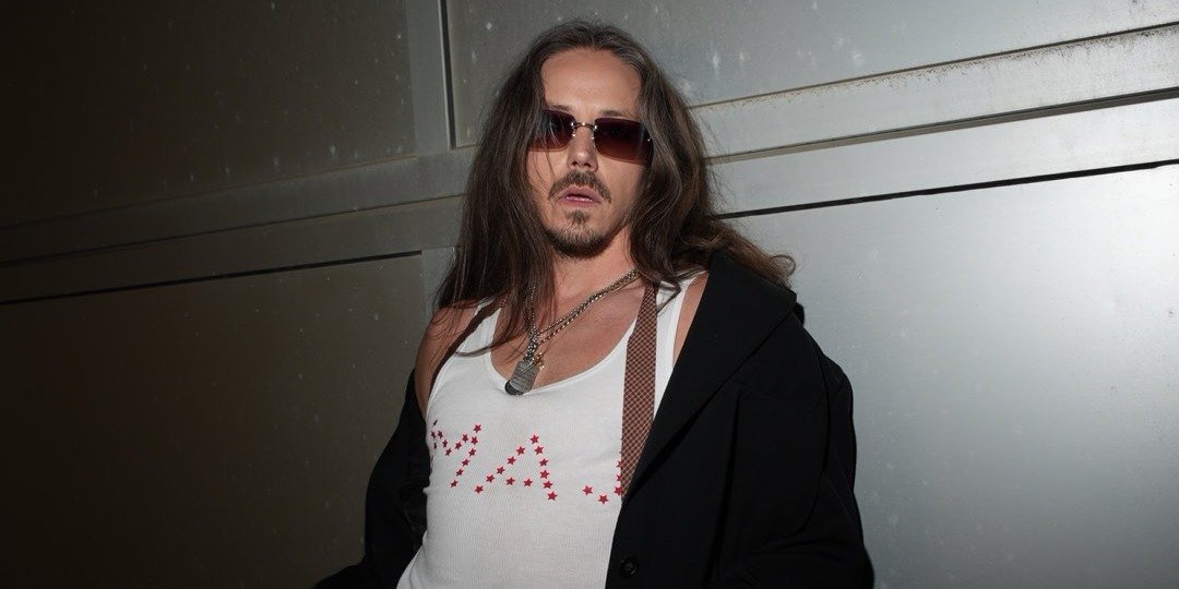 Michał Szpak wspomina pierwszą interwencję policji. „Oskarżyli mnie o podpalenie łąki”