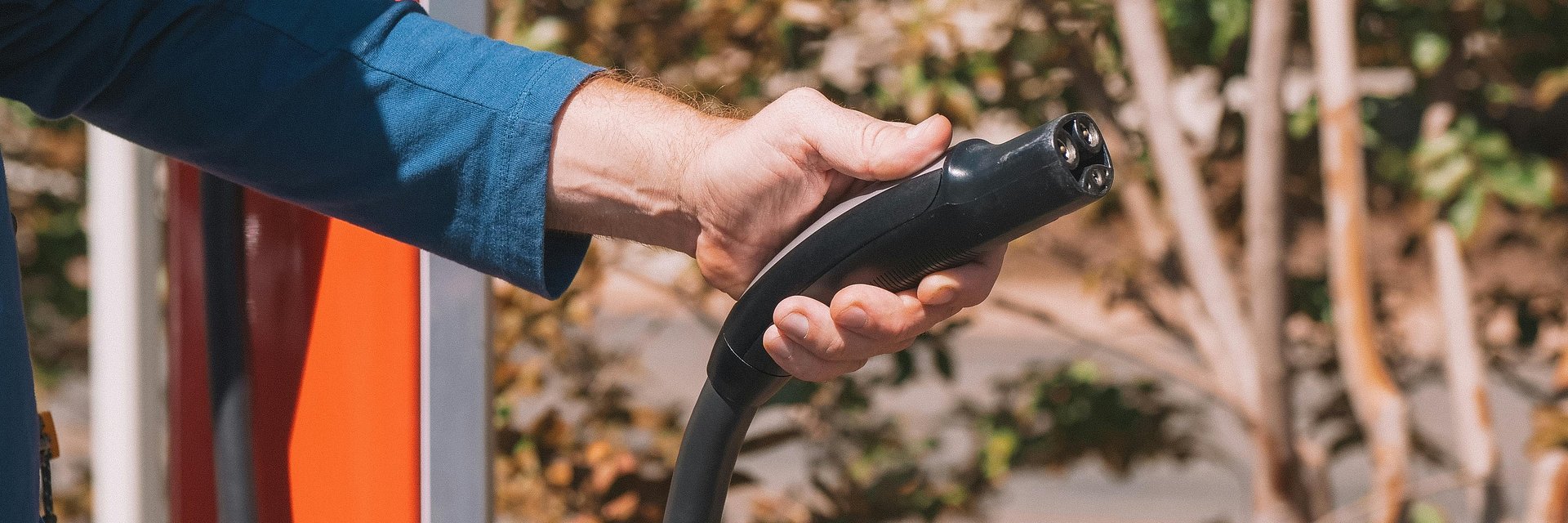 Ekologiczne ładowanie samochodów elektrycznych staje się rzeczywistością