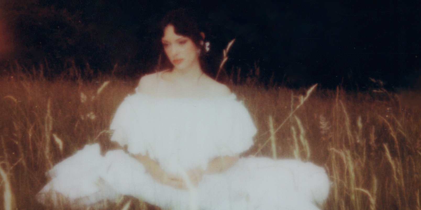 Holly Humberstone reinterpretuje świetnie przyjęty album „Cruel World”
