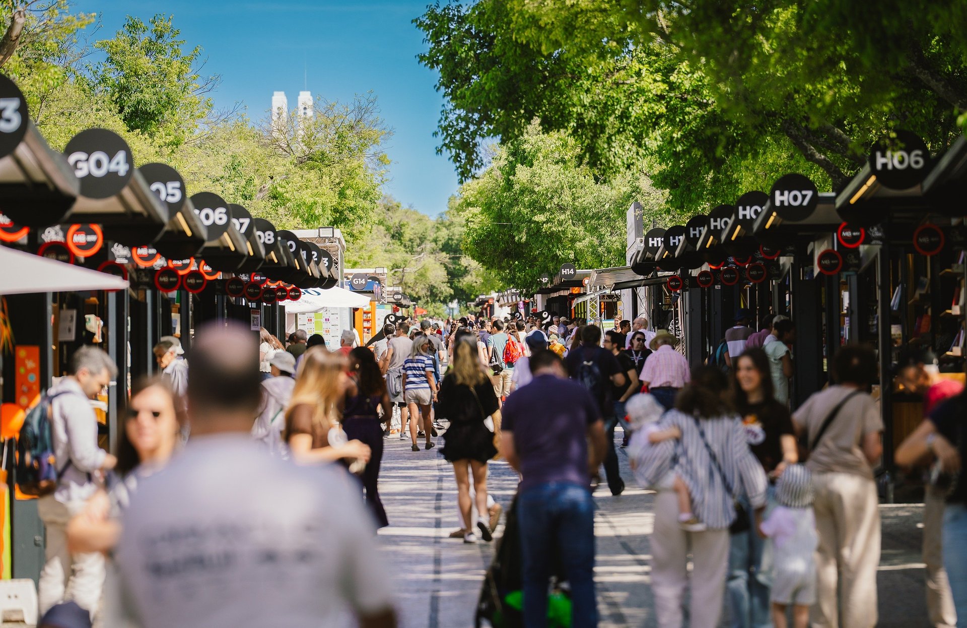 500 mil visitantes já passaram pela Feira do Livro de Lisboa e ainda há mais de 1100 eventos por acontecer