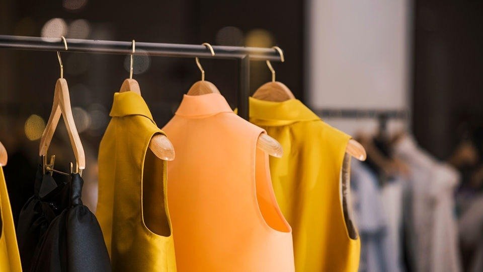 Sensormatic Solutions amplia l’offerta di source tagging RFID con etichette cucite direttamente nei capi