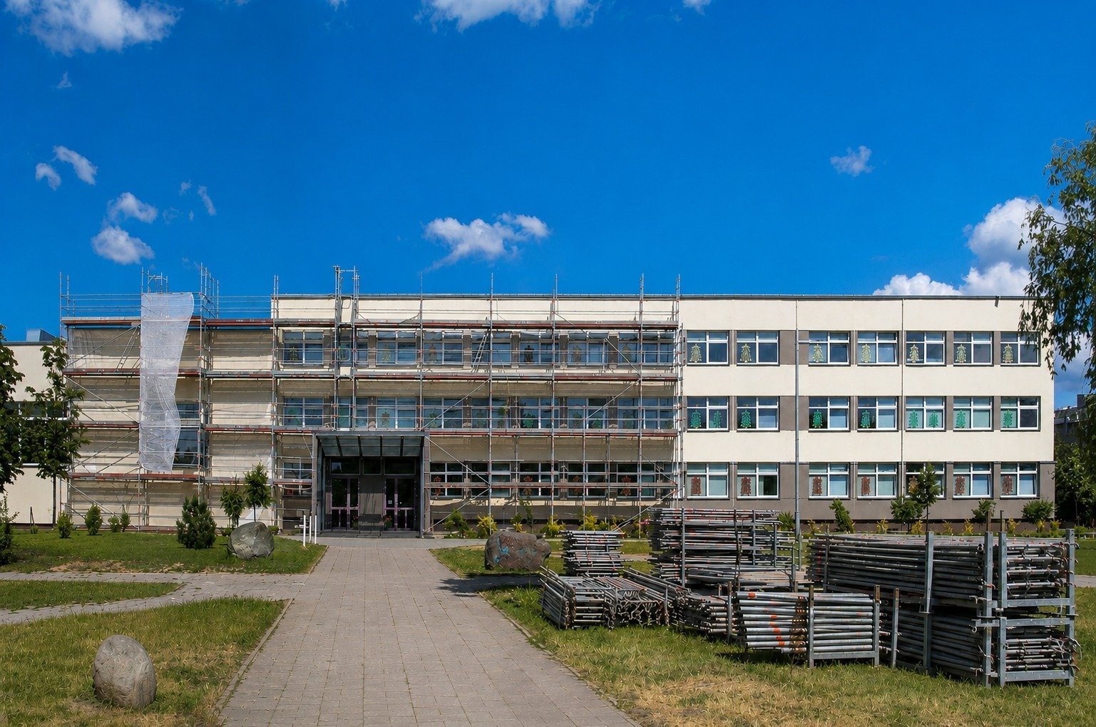 Ruszają letnie remonty szkół. Setki milionów na odświeżenie ścian czy prawdziwą modernizację?