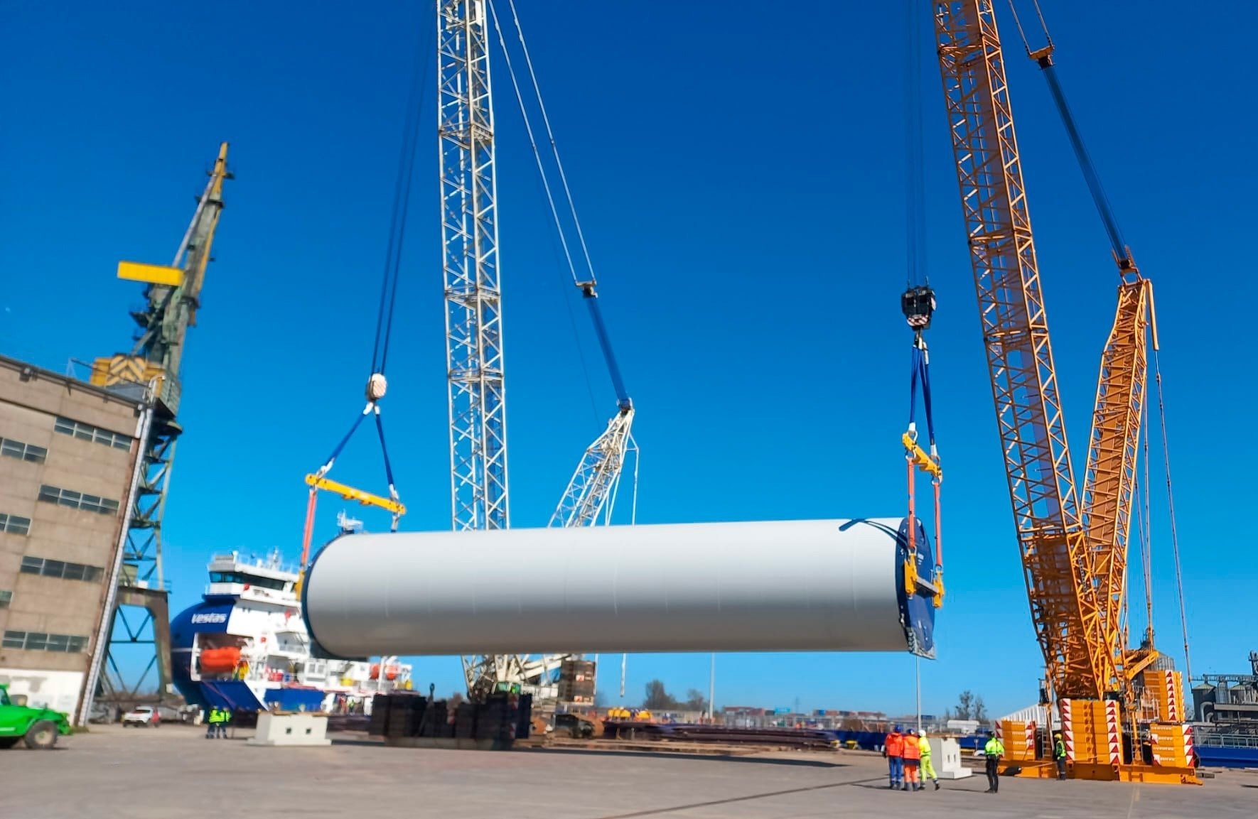 Sarens supports offshore wind tower shipments in Gdańsk as Poland advances toward 6 GW target by 2030