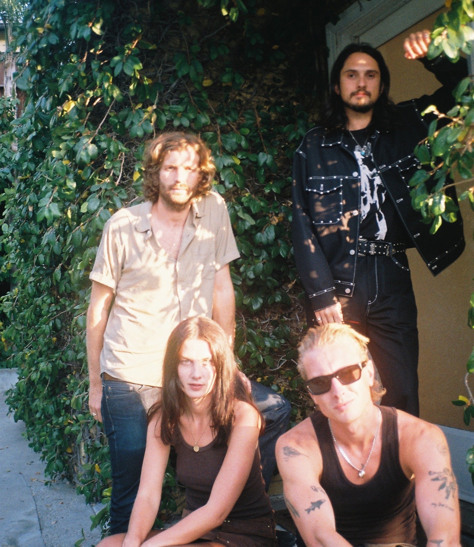 Zespół Wolf Alice Zapowiadają “The Clearing: B Sides” Zespół Wolf Alice zapowiadają “The Clearing: B Sides”
