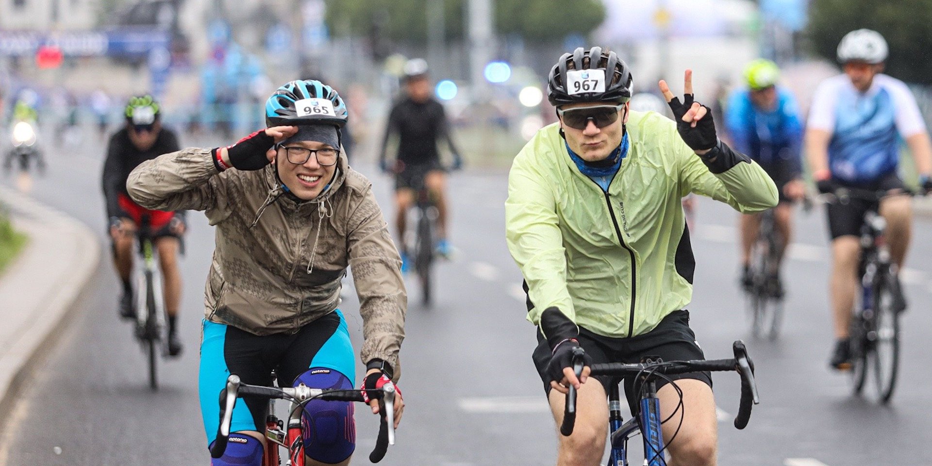 Deszczowy wyścig w słonecznych humorach. Marek Maciejewski z Torunia zwycięzcą PZU Gran Fondo Poznań