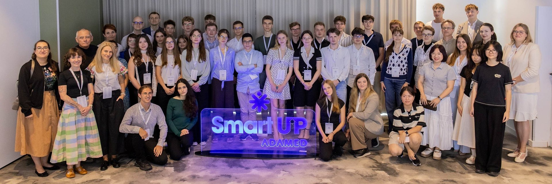 Młodzi naukowcy budują fotoreaktory i projektują narzędzia AI. Ruszyła 12. edycja obozu Adamed SmartUp