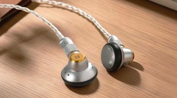 Tech Radar - Ever wish for earbuds with the disc-style fit of Apple's original iPod buds, but with hi-fi-quality sound and a USB-C cable? Then I've got great news for you — but don't expect them to come in all-white