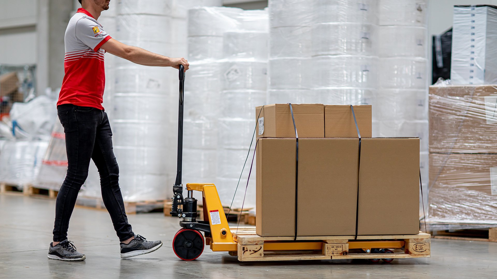 Logistyka wagi ciężkiej. Jak transport wykracza poza ramy standardowej przesyłki