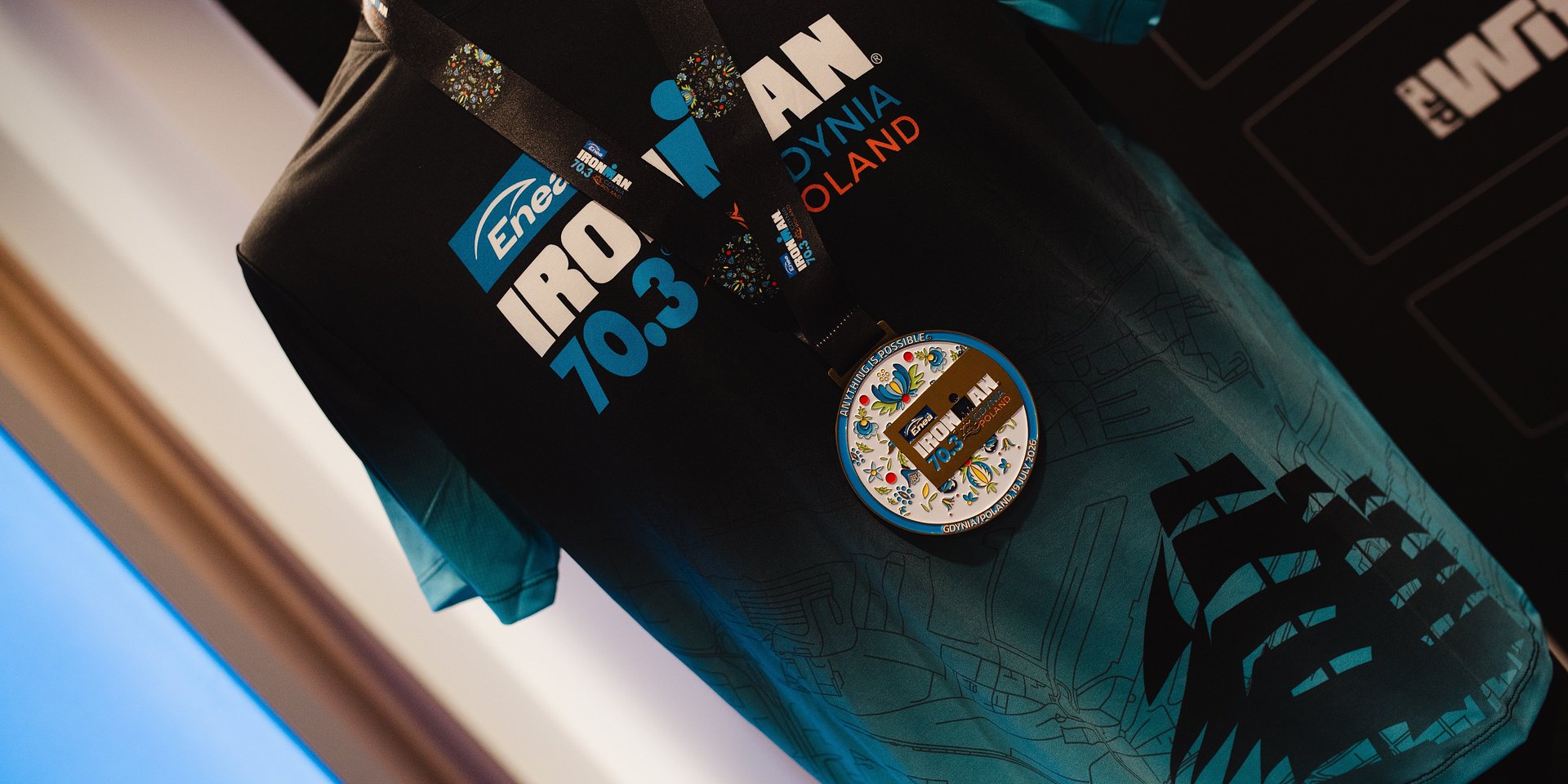 Trybuny zamiast parawanów i koców. Na plaży powstaje meta Enea IRONMAN 70.3 Gdynia