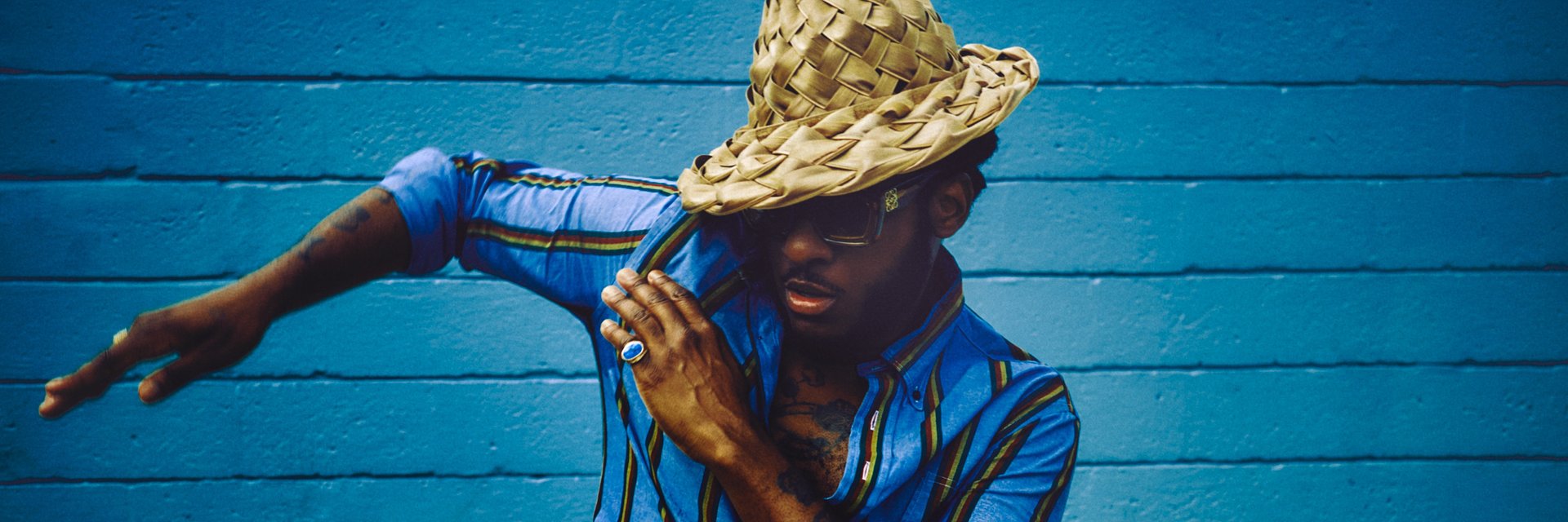 Leon Bridges oznamuje album "Happiness Anytime"