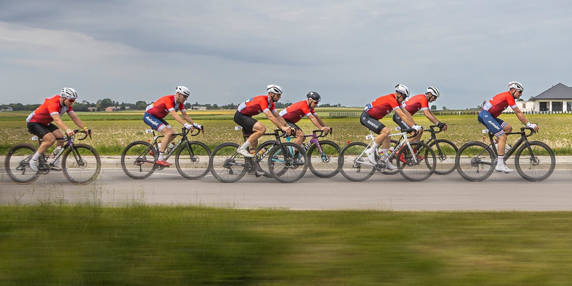 Philippe Gilbert i gwiazdy polskiego kolarstwa na starcie PZU Gran Fondo Warszawa. Pojedzie też Ewa Makówka