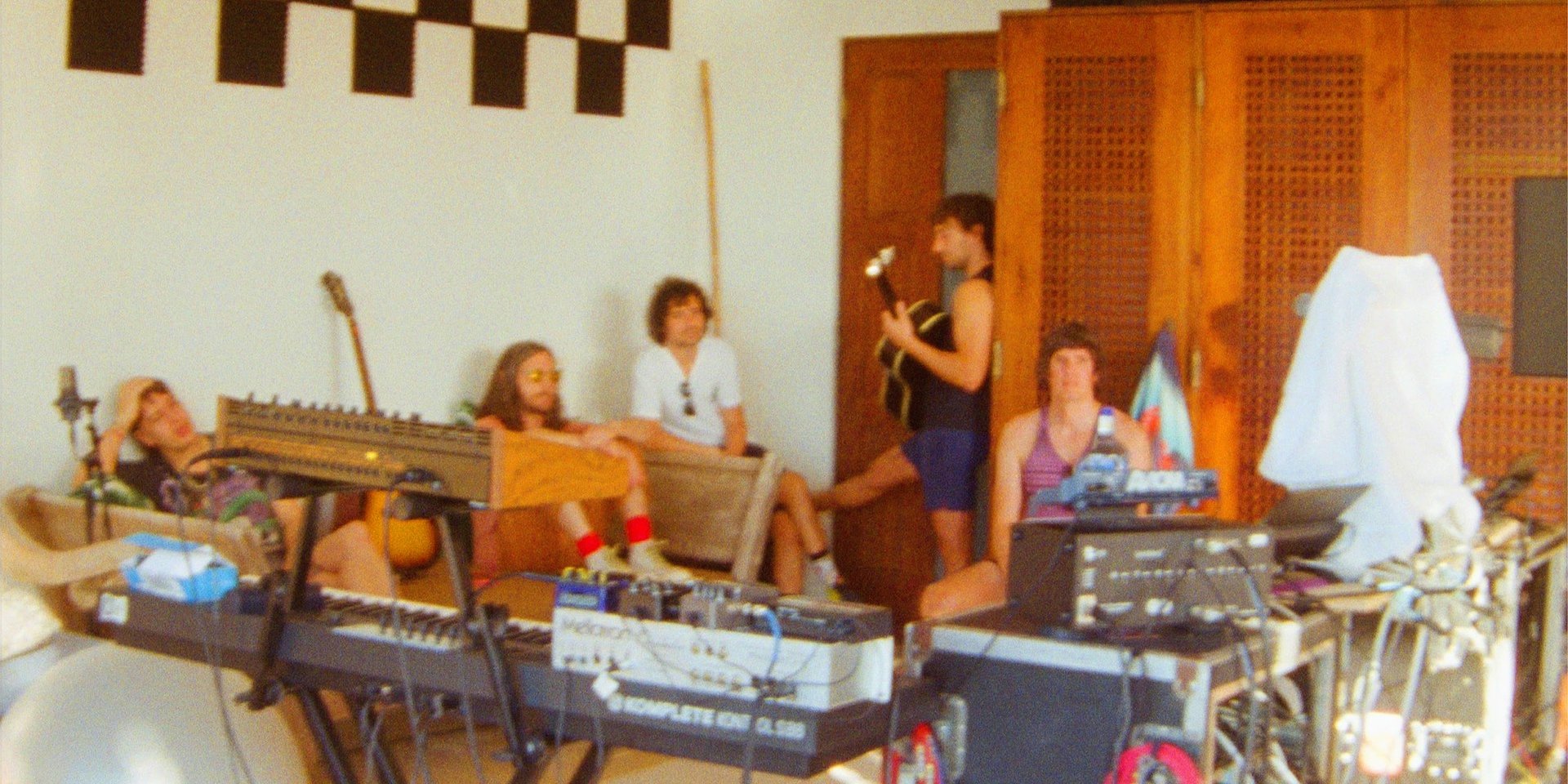 The Strokes prezentują nowy album "REALITY AWAITS"