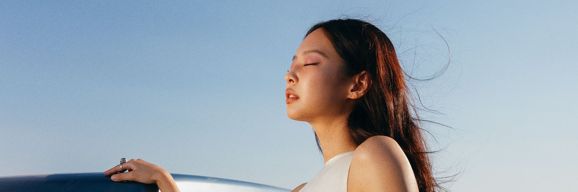 JENNIE okouzluje novým éterickým singlem „Less than a Lover“
